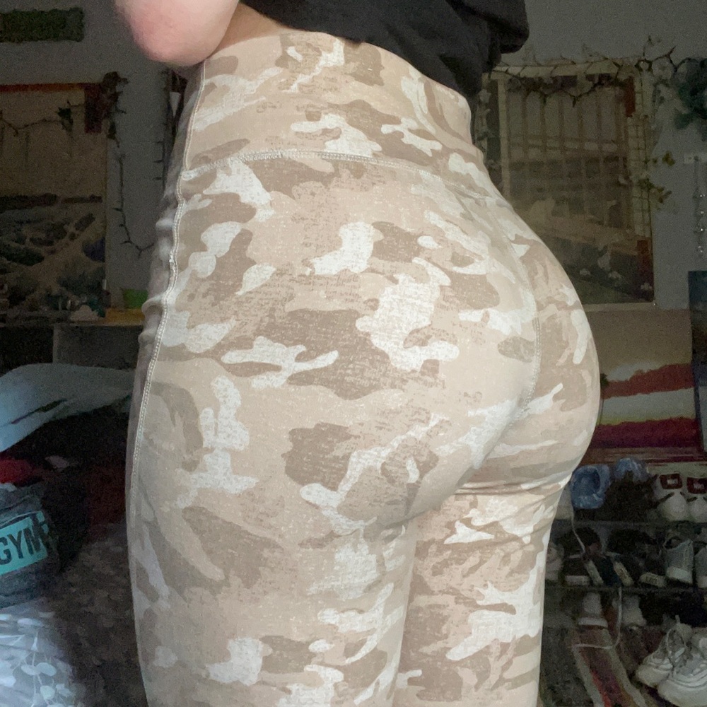 Women’s Wonderly tan camo leggings, great for lounging or working out